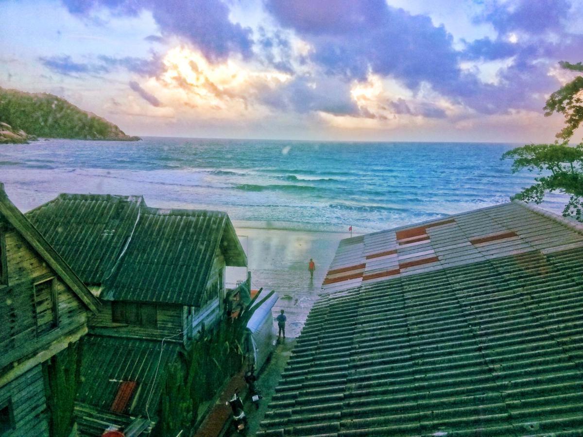 Out! A Radically Inclusive Beach Hostel By Wild & Wandering Хаад Рин Экстерьер фото